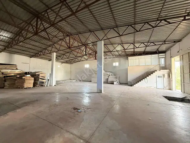 Güzelyurt Da D-400 Ve Tranvaya 200 Metre Mesafede/500 M2 Depo — görsel 3
