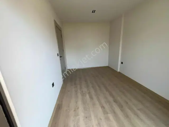 Şehir Hast. Yürüme Mesafesinde Arakat 1+1 Satılık Daire — görsel 2