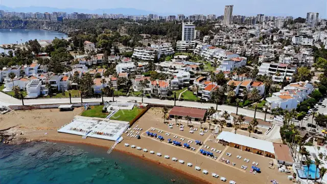 Martılı Sitesinde 1.sırada Denize Sıfır 5+1 Kiralık Boş Villa — görsel 1