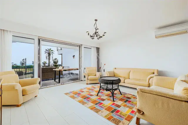 Martılı Sitesinde 1.sırada Denize Sıfır 5+1 Kiralık Boş Villa — görsel 6