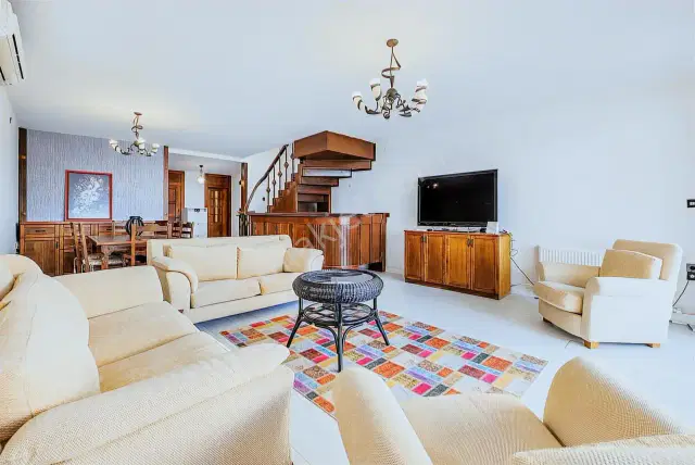 Martılı Sitesinde 1.sırada Denize Sıfır 5+1 Kiralık Boş Villa — görsel 7