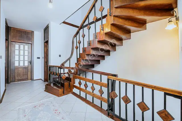 Martılı Sitesinde 1.sırada Denize Sıfır 5+1 Kiralık Boş Villa — görsel 9