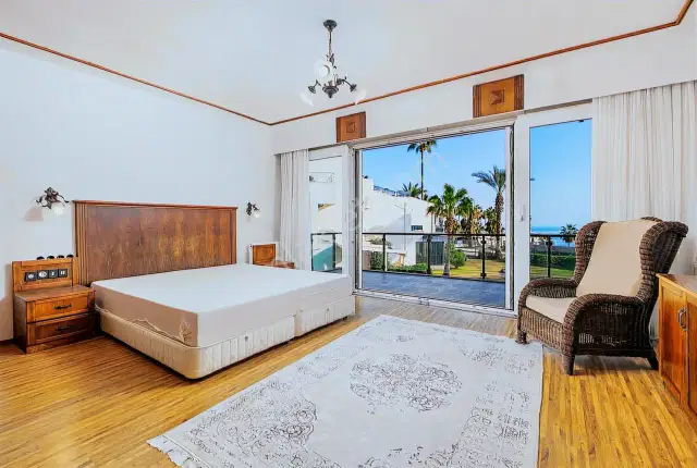 Martılı Sitesinde 1.sırada Denize Sıfır 5+1 Kiralık Boş Villa — görsel 10