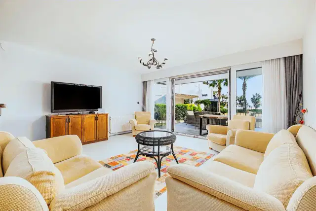 Martılı Sitesinde 1.sırada Denize Sıfır 5+1 Kiralık Boş Villa — görsel 24
