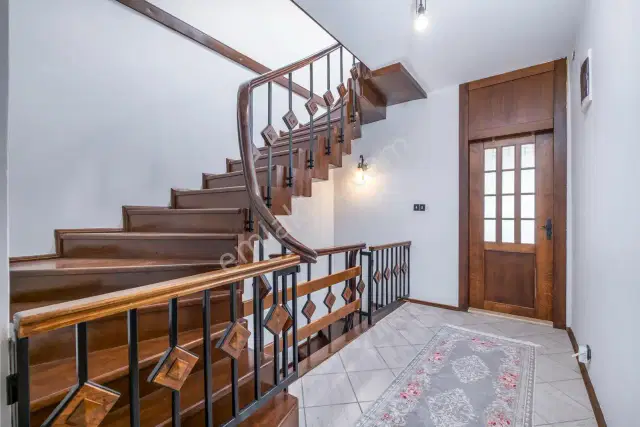 Martılı Sitesinde 1.sırada Denize Sıfır 5+1 Kiralık Boş Villa — görsel 28