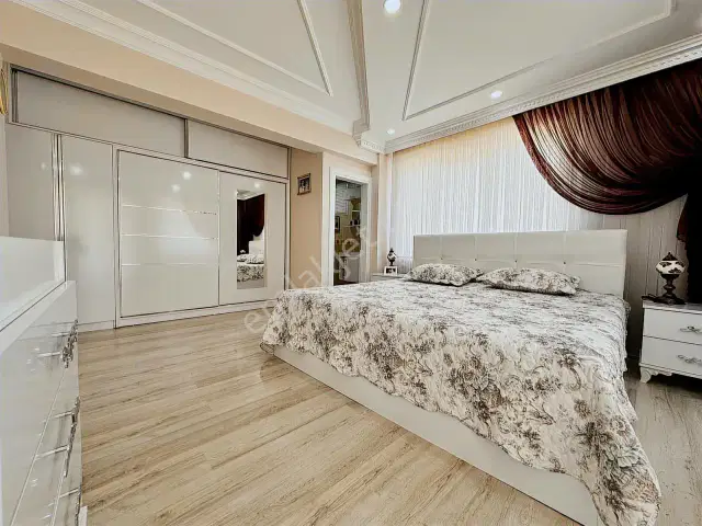 Banaz'da Emsalsiz Bahçeli 5+1 Forleks Satılık Masrafsız Villa — görsel 5