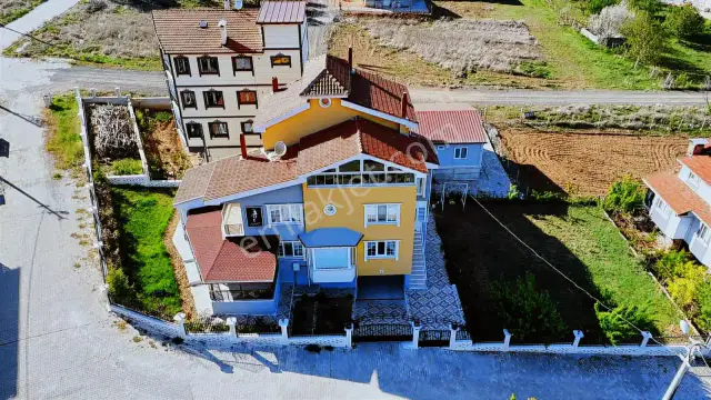 Banaz'da Emsalsiz Bahçeli 5+1 Forleks Satılık Masrafsız Villa — görsel 31