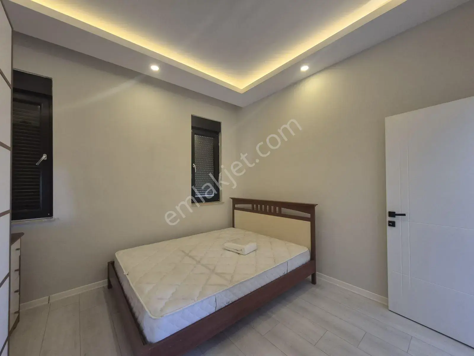 Havuz Başı , Bahçe Kullanımlı Sifir Eşyalı 1+1 Köşe Daire — görsel 2