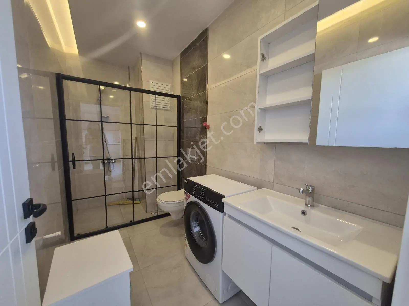 Havuz Başı , Bahçe Kullanımlı Sifir Eşyalı 1+1 Köşe Daire — görsel 3