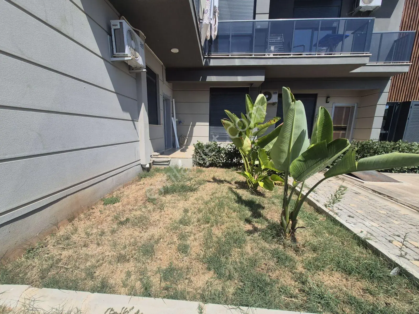 Havuz Başı , Bahçe Kullanımlı Sifir Eşyalı 1+1 Köşe Daire — görsel 8
