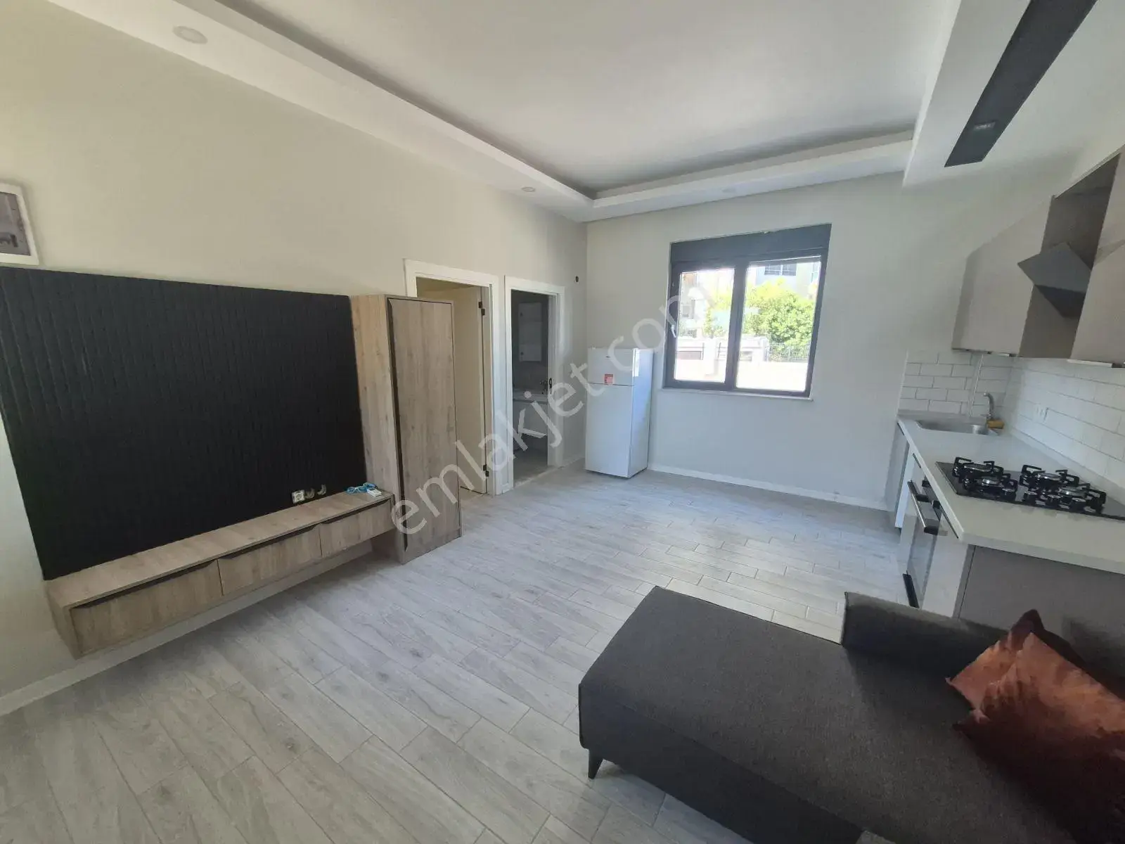 Havuz Başı , Bahçe Kullanımlı Sifir Eşyalı 1+1 Köşe Daire — görsel 17