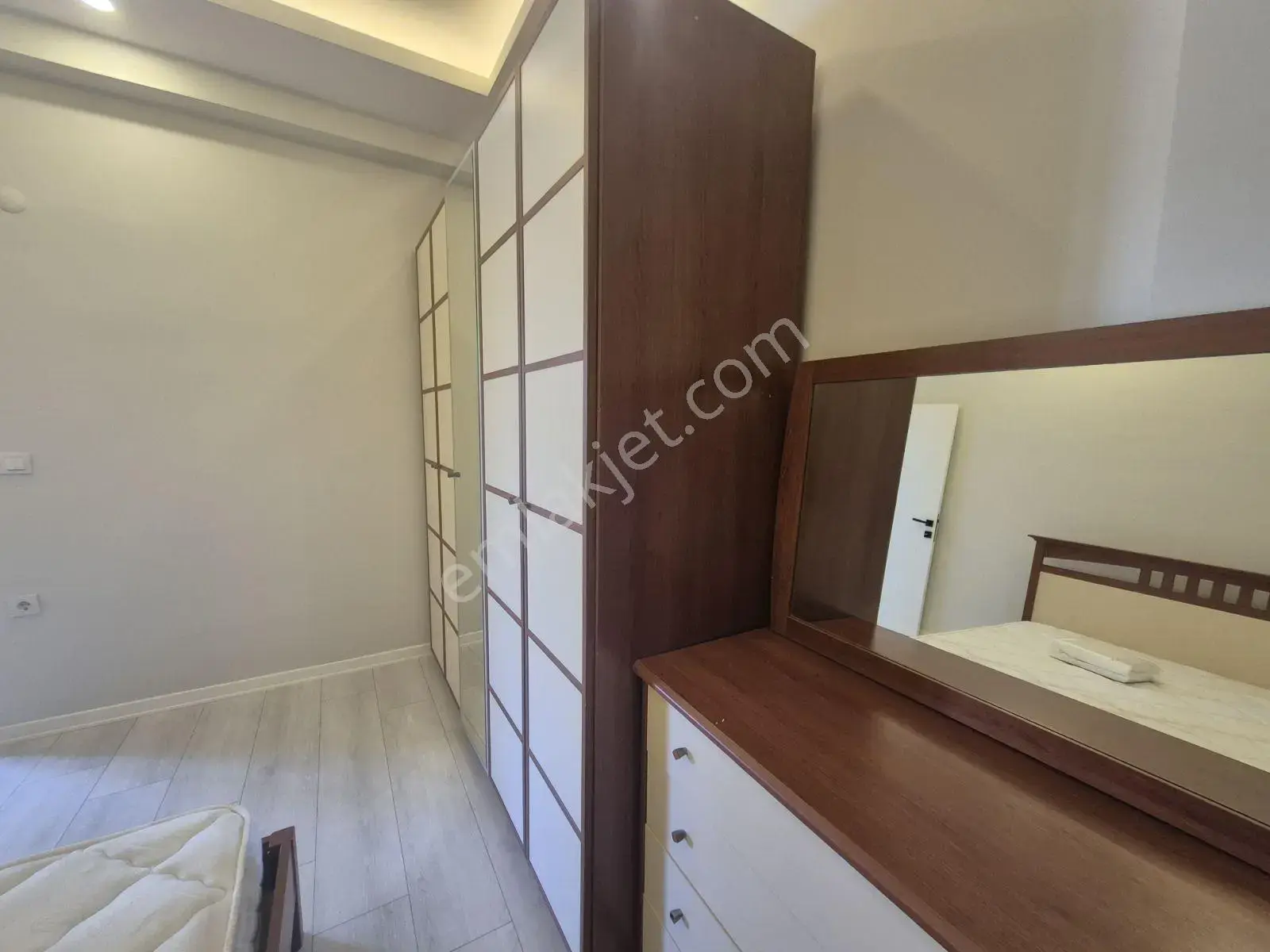 Havuz Başı , Bahçe Kullanımlı Sifir Eşyalı 1+1 Köşe Daire — görsel 19