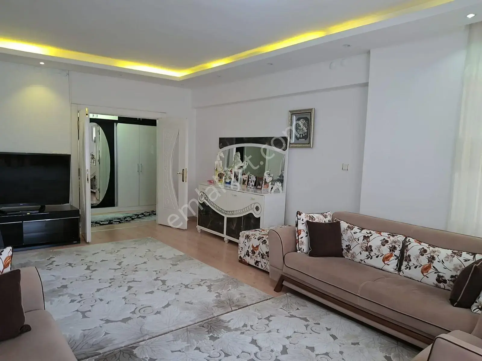 "çağlayan'da 3+1 180 M2 Ayrı Mutfaklı /asansörlü /faleze Yakın — görsel 4