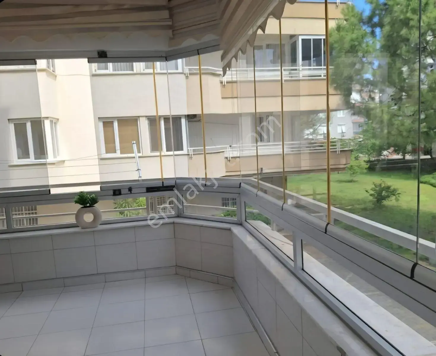 "çağlayan'da 3+1 180 M2 Ayrı Mutfaklı /asansörlü /faleze Yakın — görsel 7