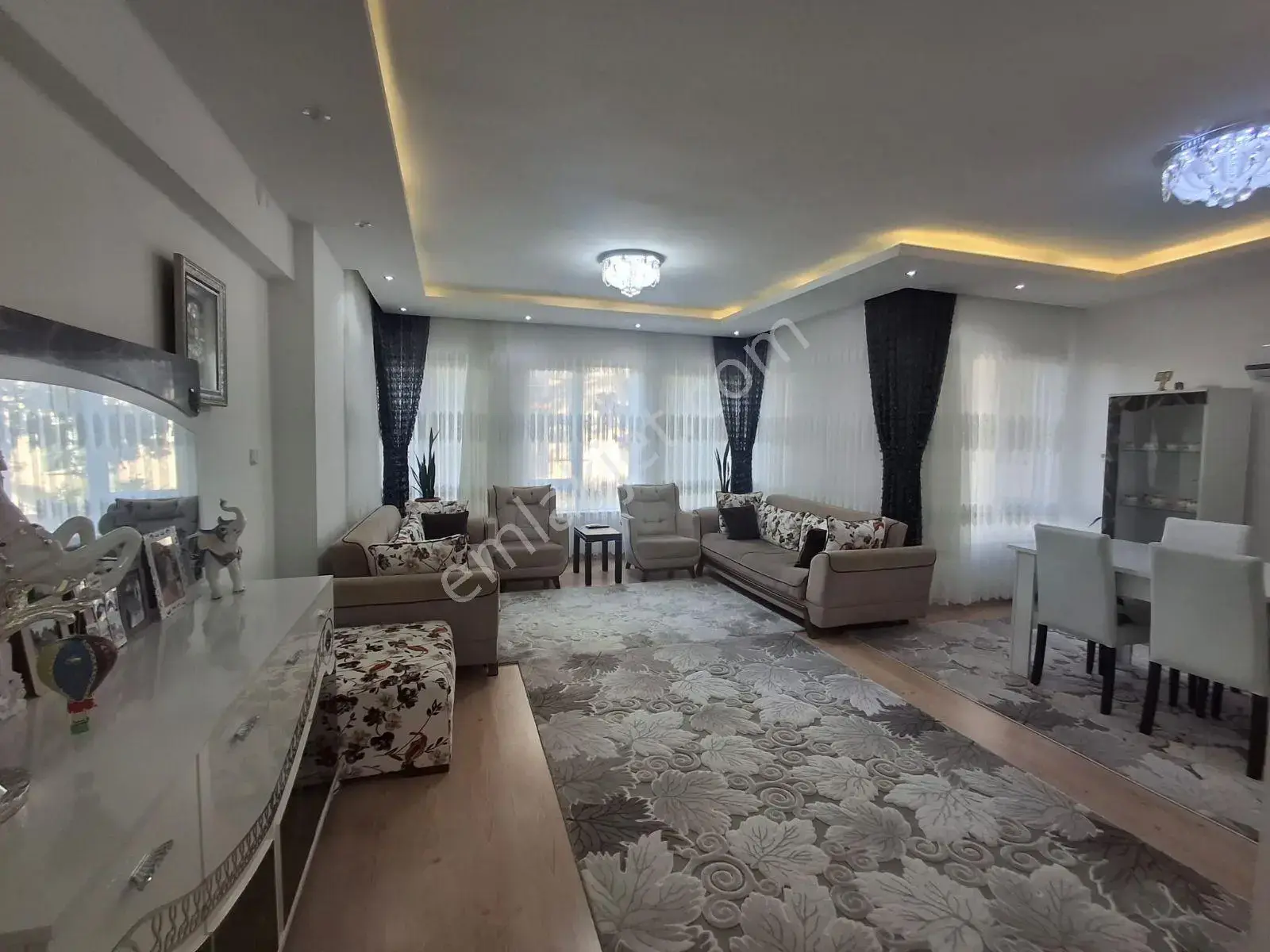 "çağlayan'da 3+1 180 M2 Ayrı Mutfaklı /asansörlü /faleze Yakın — görsel 11