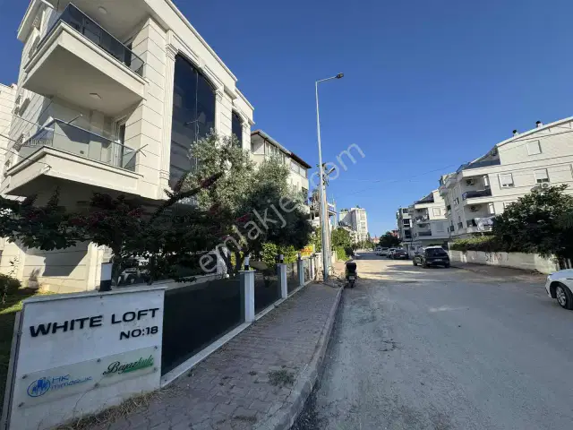 Güzeloba Mahallesinde Eşyalı Satılık 1+1 Daire — görsel 2