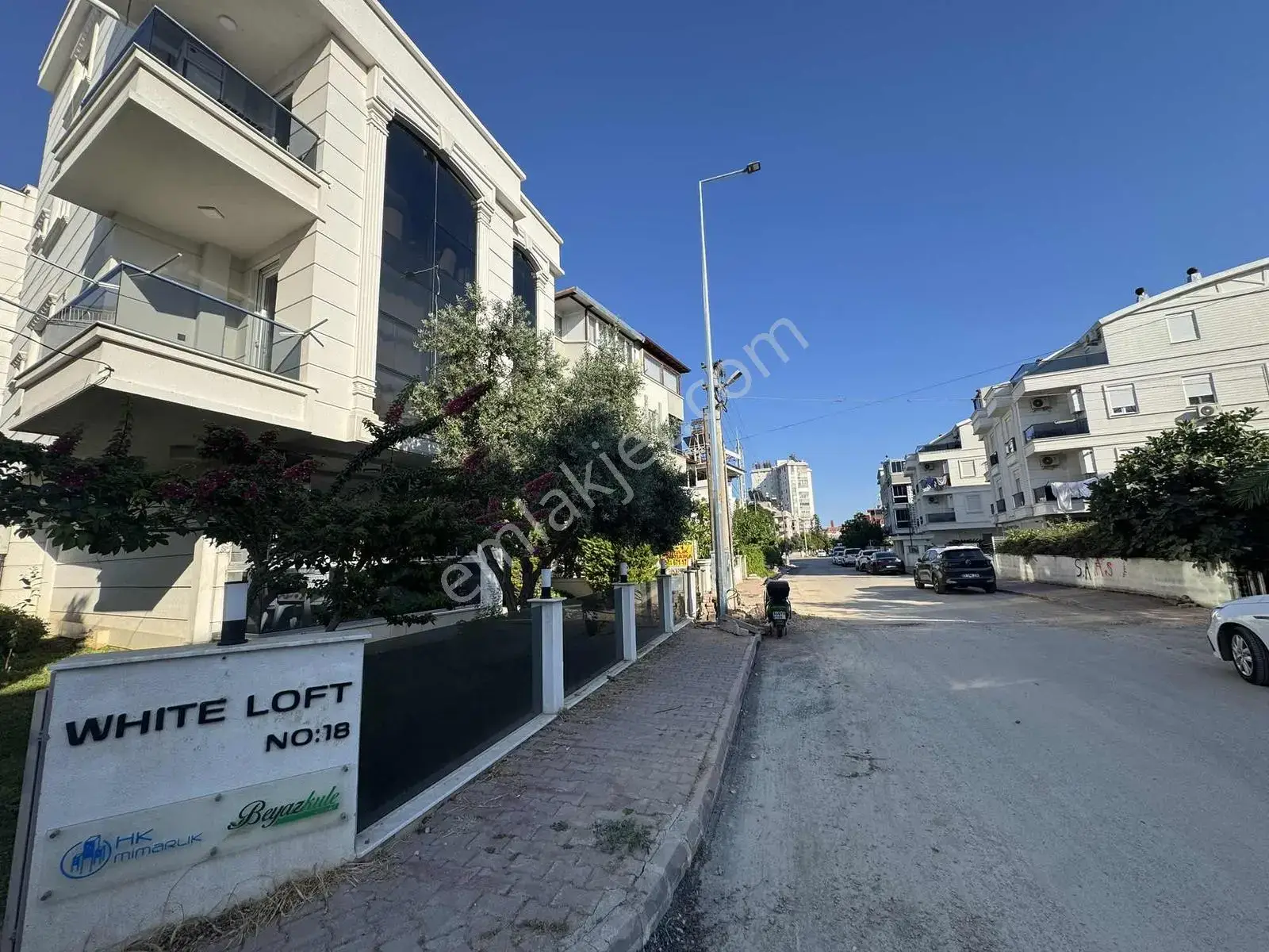 Güzeloba Mahallesinde Eşyalı Satılık 1+1 Daire — görsel 2