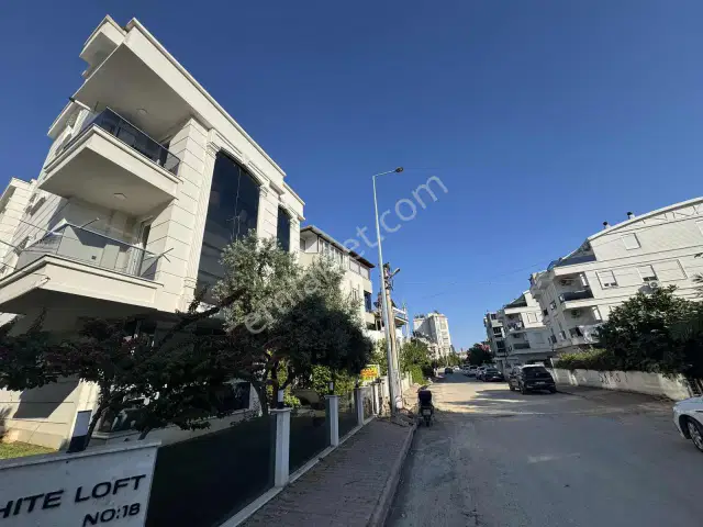 Güzeloba Mahallesinde Eşyalı Satılık 1+1 Daire — görsel 3