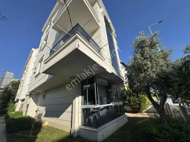 Güzeloba Mahallesinde Eşyalı Satılık 1+1 Daire — görsel 4