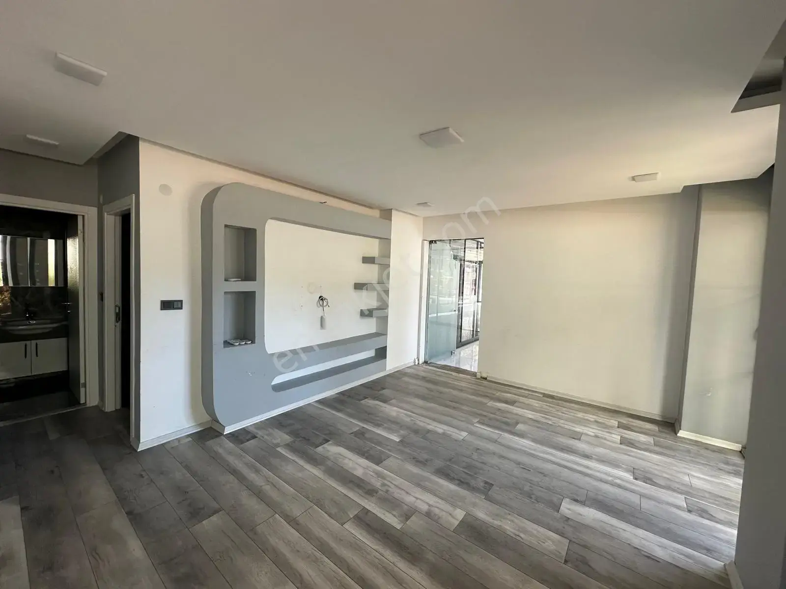 Örnekköy'de Denize Yürüme Mesafesinde Kiralık Dükkan — görsel 14