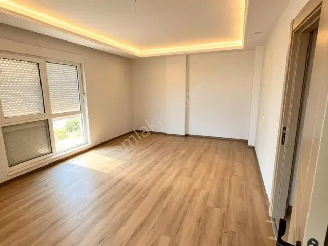 Tramvay Durağına 300 M Sıfır 2+1 Çift Balkon Ayrı Mutfak İskanlı — görsel 4