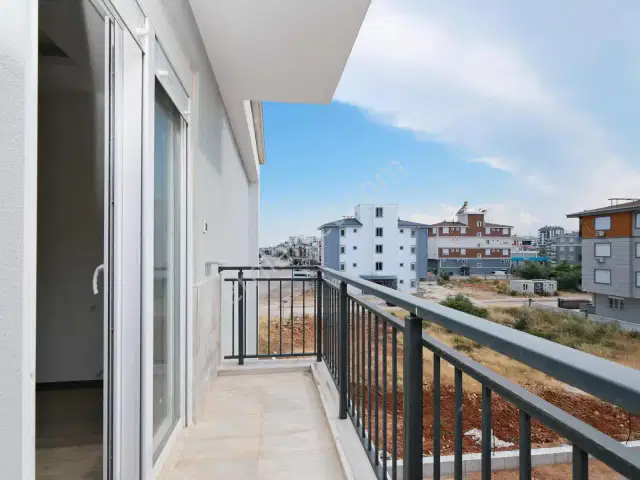 Tramvay Durağına 300 M Sıfır 2+1 Çift Balkon Ayrı Mutfak İskanlı — görsel 12