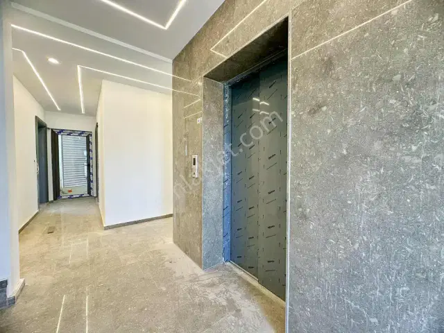 Hadi Mostafapour'dan İyi Lokasyonda Satılık 1+1 Lüks Daire — görsel 9
