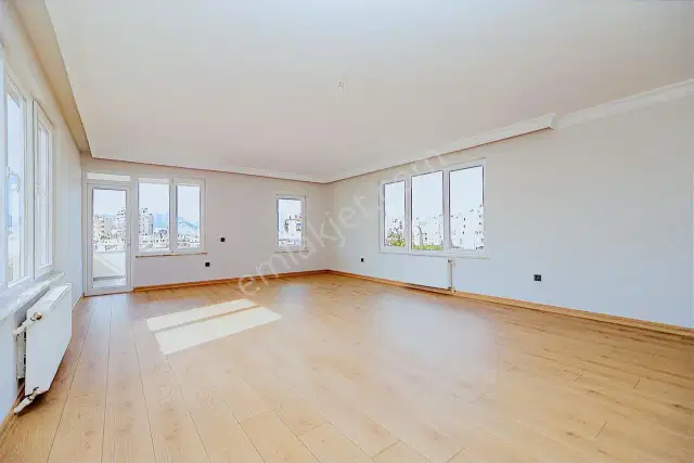 Yeşilbahçe'de Denize 5 Dk İçi Full Yapılı 3+1 180 M2 Satılık — görsel 3