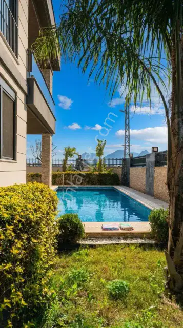 Altınkale Geniş Bahçeli Ve Kapalı Garajlı Özel Tasarım Villa — görsel 2