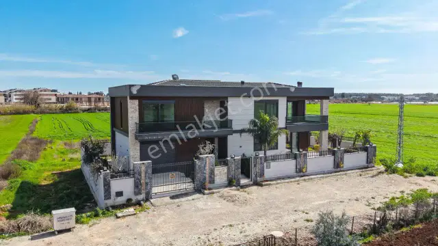 Altınkale Geniş Bahçeli Ve Kapalı Garajlı Özel Tasarım Villa — görsel 3