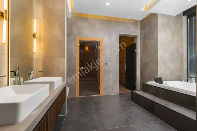 Altınkale Geniş Bahçeli Ve Kapalı Garajlı Özel Tasarım Villa — görsel 5