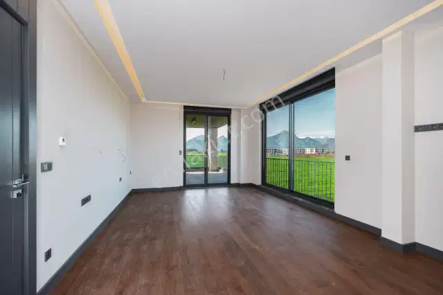Altınkale Geniş Bahçeli Ve Kapalı Garajlı Özel Tasarım Villa — görsel 7