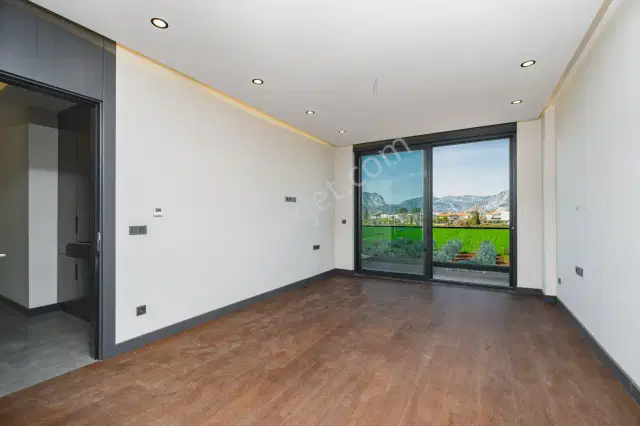 Altınkale Geniş Bahçeli Ve Kapalı Garajlı Özel Tasarım Villa — görsel 8