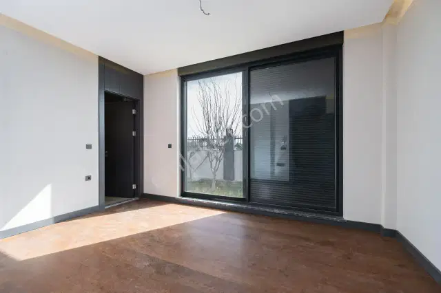 Altınkale Geniş Bahçeli Ve Kapalı Garajlı Özel Tasarım Villa — görsel 9