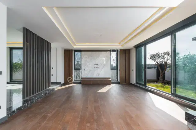 Altınkale Geniş Bahçeli Ve Kapalı Garajlı Özel Tasarım Villa — görsel 10