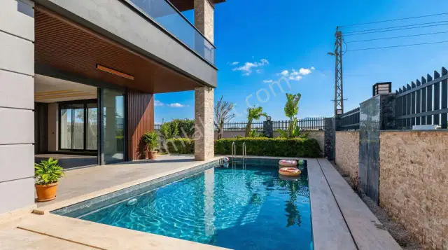 Altınkale Geniş Bahçeli Ve Kapalı Garajlı Özel Tasarım Villa — görsel 11