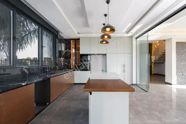 Altınkale Geniş Bahçeli Ve Kapalı Garajlı Özel Tasarım Villa — görsel 20