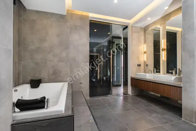 Altınkale Geniş Bahçeli Ve Kapalı Garajlı Özel Tasarım Villa — görsel 24