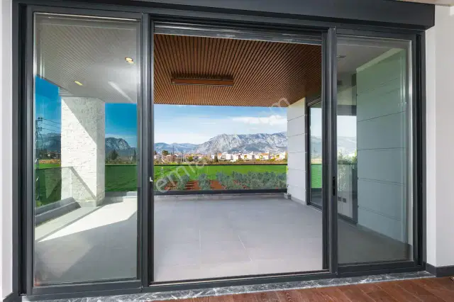 Altınkale Geniş Bahçeli Ve Kapalı Garajlı Özel Tasarım Villa — görsel 27