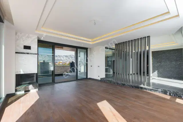 Altınkale Geniş Bahçeli Ve Kapalı Garajlı Özel Tasarım Villa — görsel 34