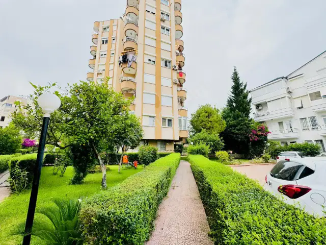 Güzeloba Denize Yakın Site İçi Eşyalı 2+1 Arakat Daire — görsel 4