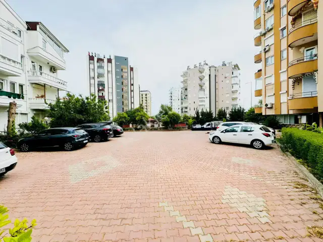 Güzeloba Denize Yakın Site İçi Eşyalı 2+1 Arakat Daire — görsel 5