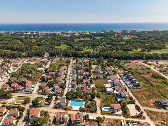 Belek Site İçinde Geniş Bahçeli Teraslı 3+1 Satılık Villa