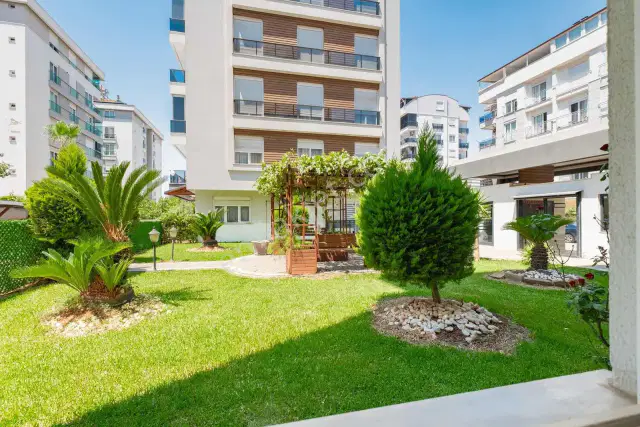 Havuzlu Ve Güvenlikli Sitede Doğalgazlı K.otoparklı 1+1 Fırsatı — görsel 1
