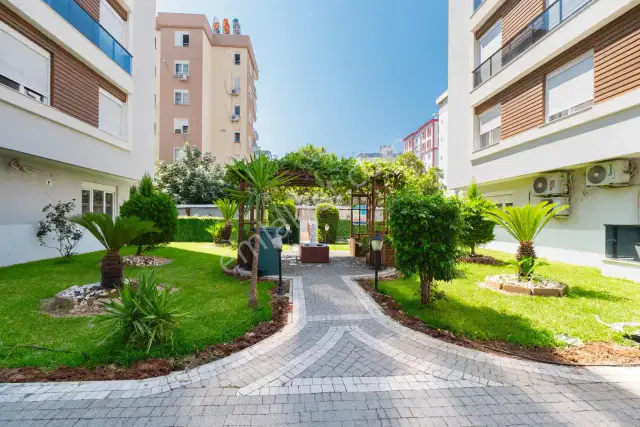Havuzlu Ve Güvenlikli Sitede Doğalgazlı K.otoparklı 1+1 Fırsatı — görsel 2
