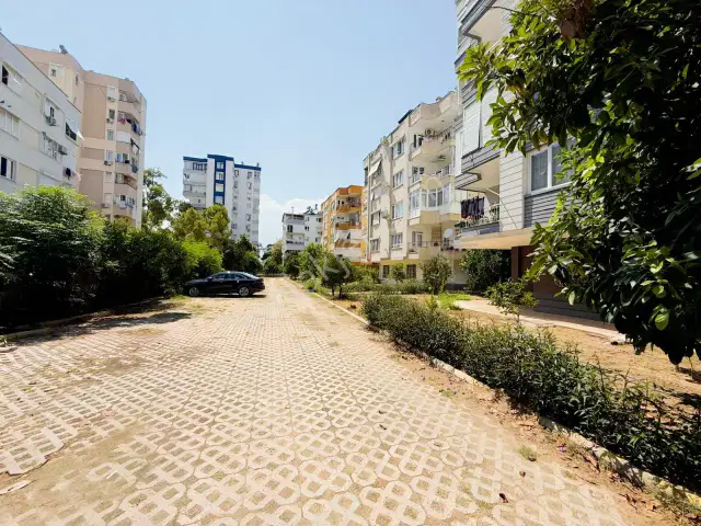 Yeşilbahçe'de Merkezi Konumda Geniş 3+1 Satılık Daire — görsel 20