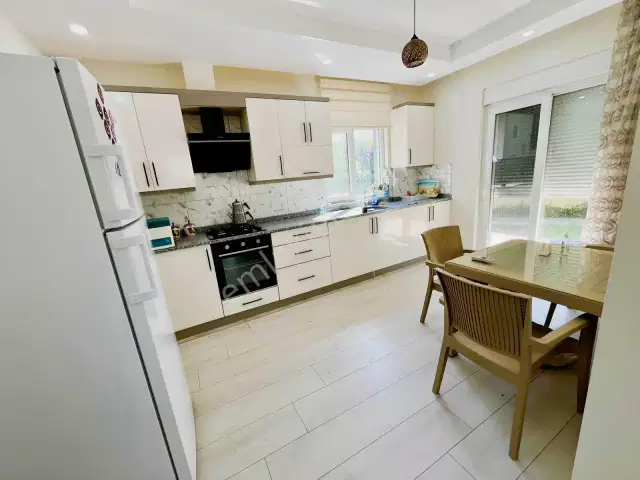 Site | Müstakil Villa | Havuz | Kapalı Otopark | Güvenlik — görsel 7