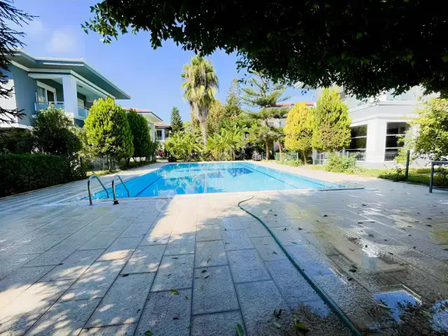 Site | Müstakil Villa | Havuz | Kapalı Otopark | Güvenlik — görsel 18