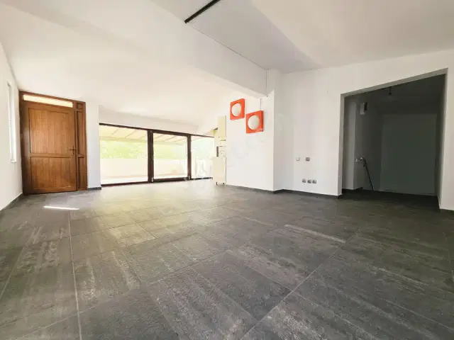 Eski Lara Yolunda, Ofis Olmaya Uygun, Geniş Ve Kullanışlı Daire
