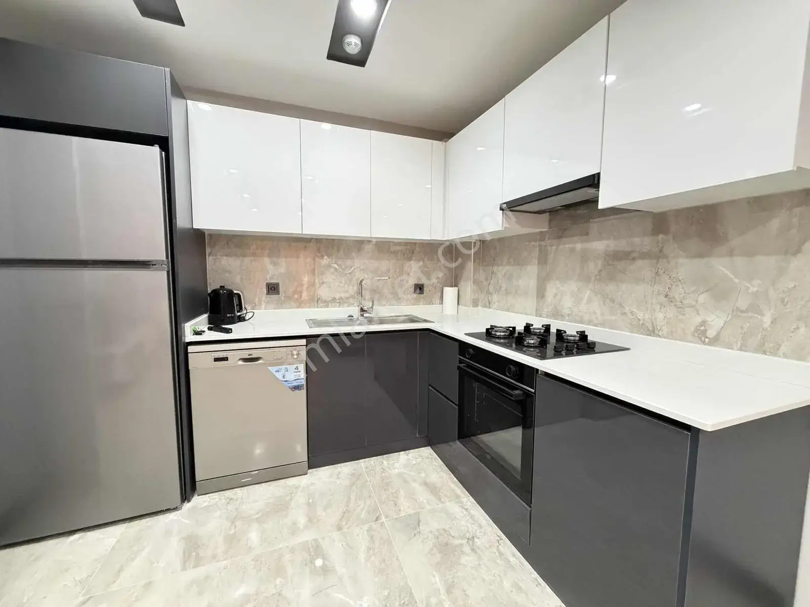 Altıntaş'ta Donanımlı Site İçinde 1+1 Eşyalı Kiralık Daire — görsel 20